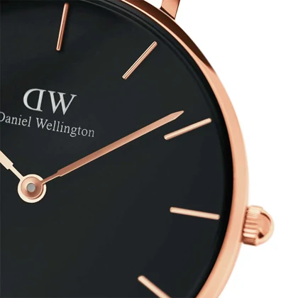 ساعت دنیل ولینگتون زنانه رزگلد بند چرم سفید صفحه مشکی اسمال DW-4911-28-L