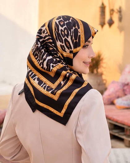 روسری کاریان ابرریشم کجراه (سایز 90) 30106