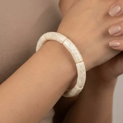 دستبند زنانه بنگل رزینی طرح ترک شیری مدل کرالیا