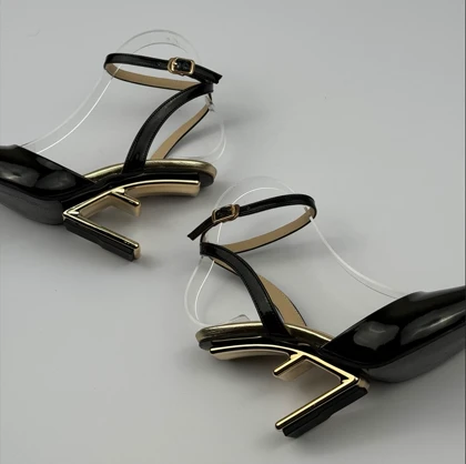 کفش پاشنه‌دار fendi