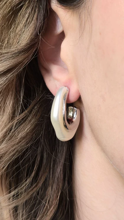 گوشواره مرواریدی و باروک