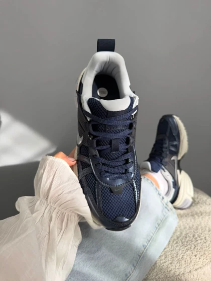 کتانی نایکی وی تو کی ران سورمه ایی مشکی Nike V2K RUN.