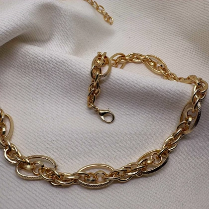 گردنبند برند شین مدل «بیضی زرین» | با آبکاری طلای 24 عیار و تراش‌های الماسی