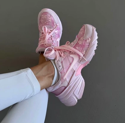 کتانی ویتنامی نایکی وی تو کی ران صورتی Nike V2K RUN Pink Foam / Arctic pink