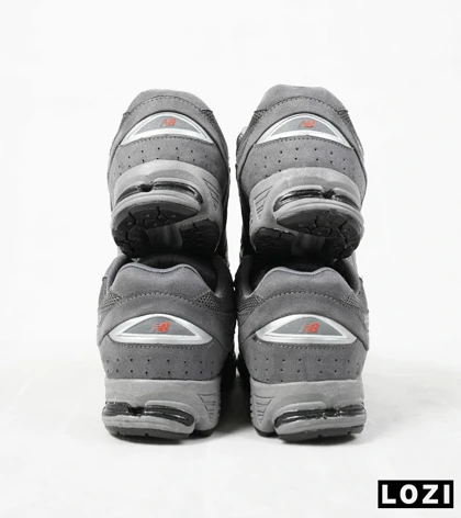 کفش کتانی طوسی NEW BALANCE 2002R