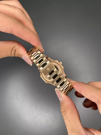 ساعت مچی پتک فیلیپ اتوماتیک بند فلزی رزگلد صفحه سفید Patek Philippe Nautilus