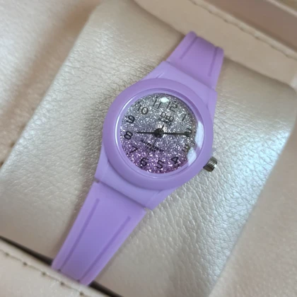 ساعت دخترانه ضد آب Q&Q رنگ یاسی شاین