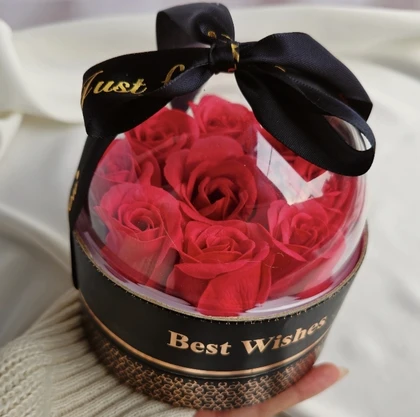 باکس گل رز جاودان معطر جواهرات