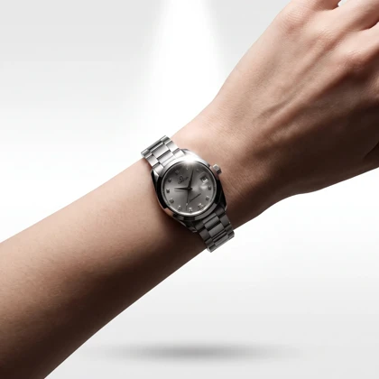 ساعت مچی زنانه امگا SPEEDMASTER مدل OMEGA-2362 بند استیل نقره‌ای صفحه سفید صدفی نگین‌دار