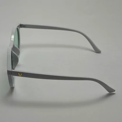 عینک آفتابی و شب گرد جنتل مانستر GENTEL MONSTER سفید عدسی سبز