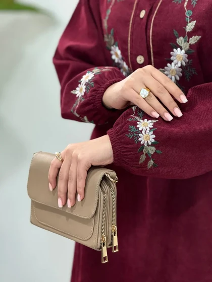 پیراهن مانتویی گلدوزی بابونه همراه با کمربند