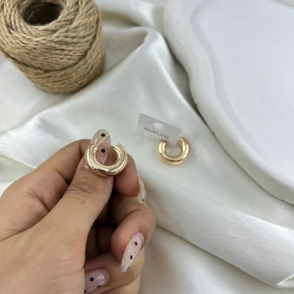 گوشواره زنانه حلقه‌ای مدل آینه ژوپینگ طلایی رنگ ثابت