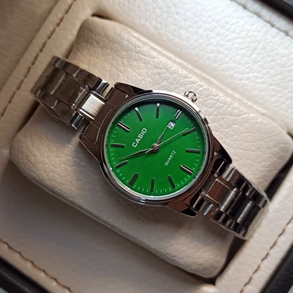ساعت مچی زنانه کلاسیک طرح کاسیو صفحه سبز زمردی