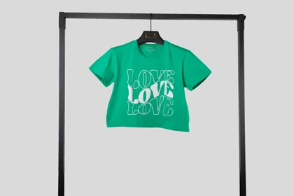 کراپ تیشرت زنانه سوپرنخ مدل LOVE