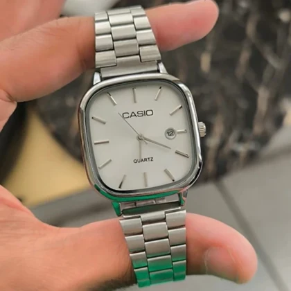 ساعت مچی زنانه کاسیوcasio بندنقره ای صفحه سفید عقربه طلایی رنگ ثابت