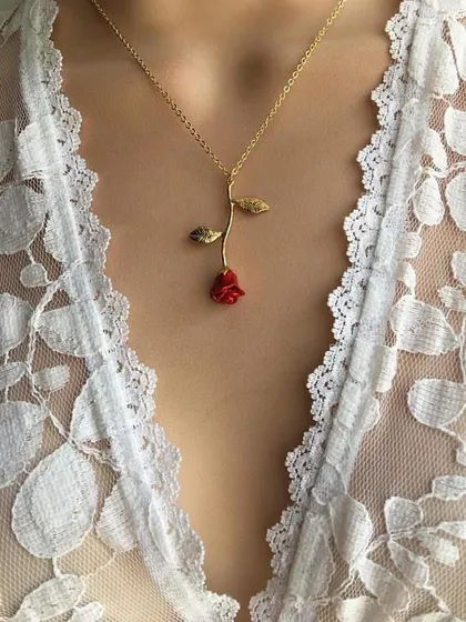 گردنبند گل رز