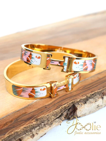 بنگل دستبند زنانه طرح دار هرمس کد B2218