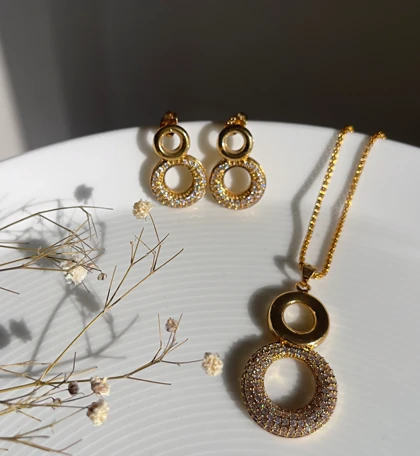 نیمست طلایی زنانه طرح عدد هشت