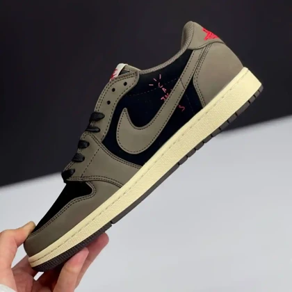 کفش نایک ایر جردن 1 لو تراویس اسکات دارک موکا Nike Air Jordan 1 Low Travis Scott Dark Mocha