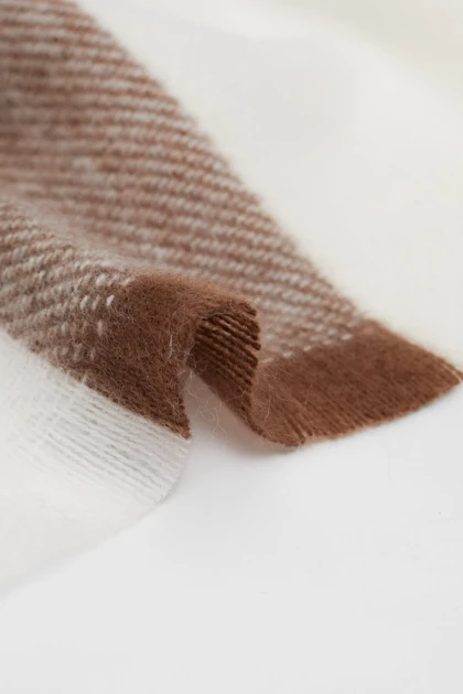 شال و روسری زنانه اورجینال استرادیواریوس stradivarius