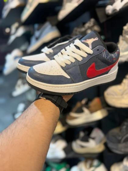 کتانی زنانه جردن وان سرمه ای قرمز