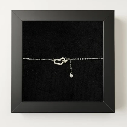 دستبند نقره دخترانه مدل دو قلب نگین‌دار با آویز