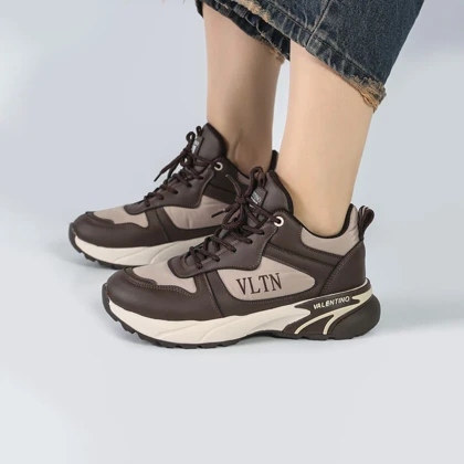 کفش و کتانی زنانه و دخترانه مدل VLTN رنگ قهوه ای کد M980
