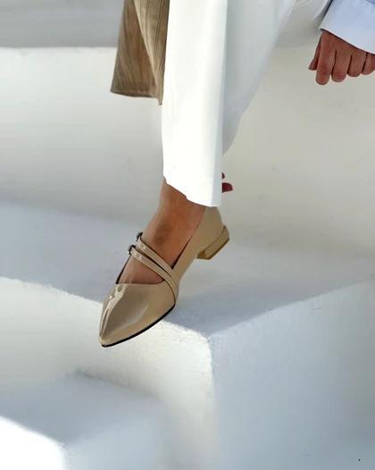 کفش عروسکی
