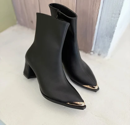 نیم بوت پاشنه‌دار زنانه مدل لیا