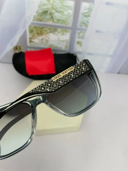 عینک آفتابی زنانه لویی ویتون 9523