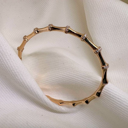 بنگل ژوپینگ مدل «بامبو» (Bamboo) | ساقه‌های طلایی با گره‌های نگین‌دار