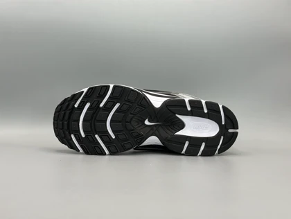 کتانی نایکی وی5کی رانر مشکی سیلور/Nike V5K