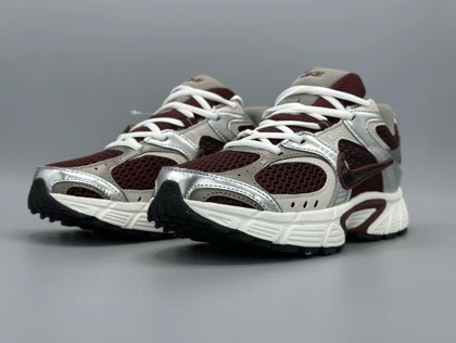 کتانی نایکی وی5 کی رانر کرم سیلور زرشکی/Nike V5K