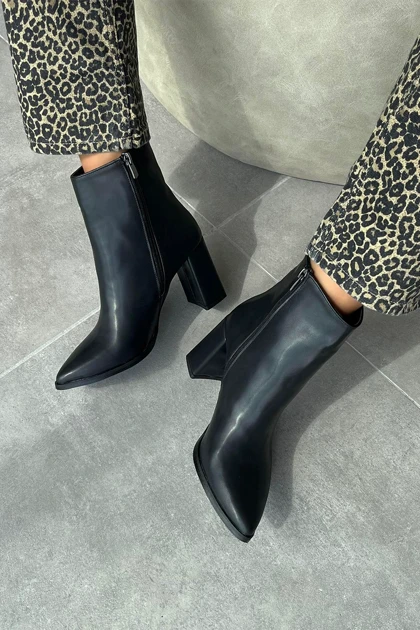 بوت و نیم بوت زنانه استراسونس straswans