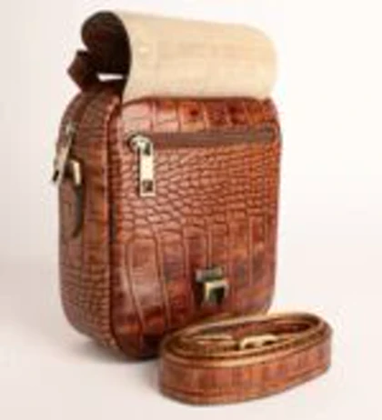 کیف دوشی چرم طبیعی قفل دار عسلی