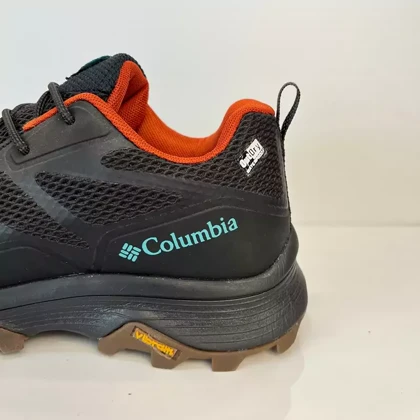 کفش راحتی مردانه کلمبیا با رویه ضدآب و زیره ویبرام مشکی داخل قرمز