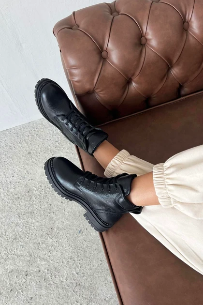 بوت و نیم بوت زنانه استراسونس straswans