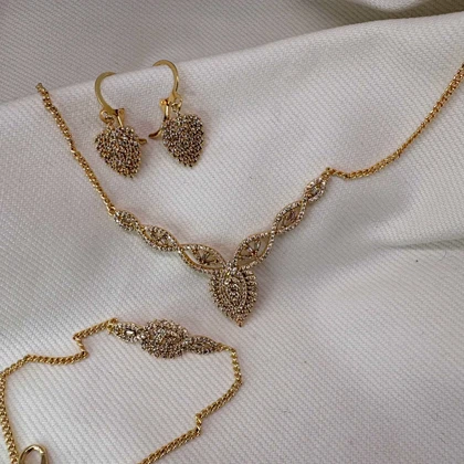 سرویس کامل برند شین مدل «اشک زرین» | تمام نگین با آبکاری طلا و گارانتی 1 ساله