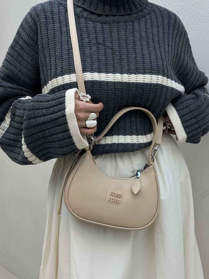 کیف هلالی MIU MIU