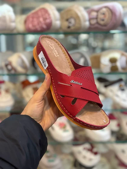 صندل طبی زنانه صحرا مدل قرمز