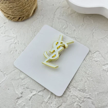 گل سینه زنانه با طرح وای اس ال، اکسسوری شیک