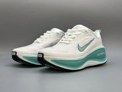 کتانی نایکی زوم ایکس وومرو پلاس سفید فسفری/Nike zoom x
