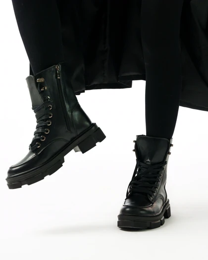 نیم بوت زنانه استرادیواریوس مدل Stradivarius-Flat-Ankle-Boots-BT10