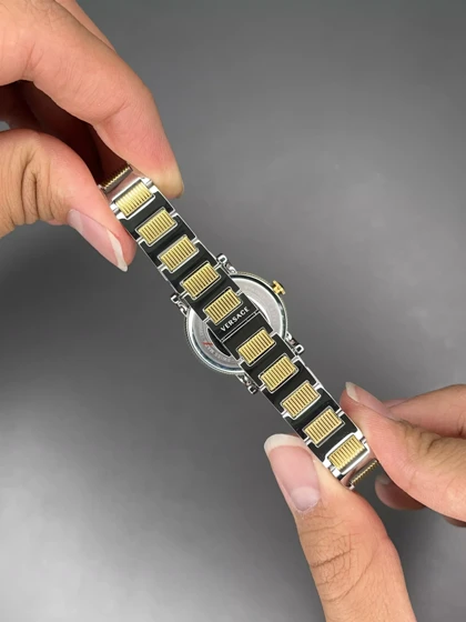 ساعت مچی ورساچه دورحکاکی دورنگ سیلورطلایی صفحه سبز Versace