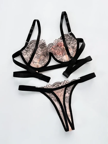 ست شورت و سوتین فنر دار گیپور فانتزی نگین‌دار شهره