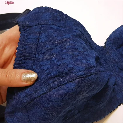 سوتین زنانه مدل شکوفه باریک سرمه ای
