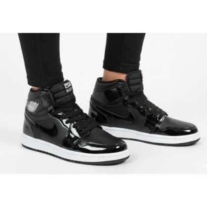 جردن ساق‌دار مشکی ورنی زیره سفید