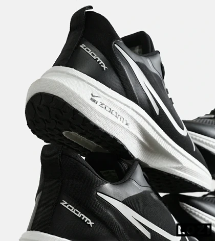 کفش کتانی بزرگ پا مشکی سفید NIKE zoom x مدل 8609