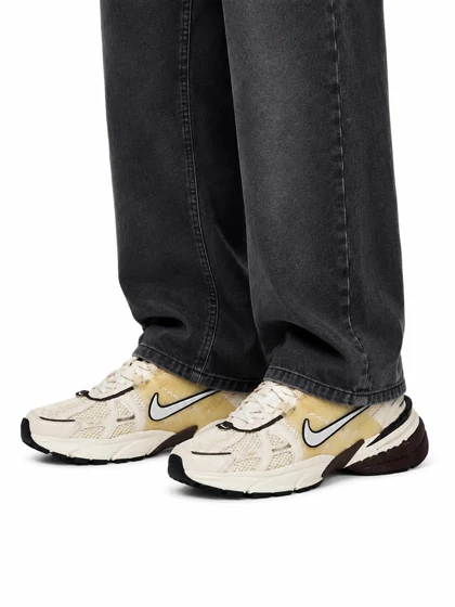 کفش کتانی زنانه نایکی v2k کرم قهوه ای Nike V2k