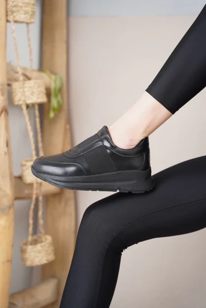 کفش کتانی طبی پیاک